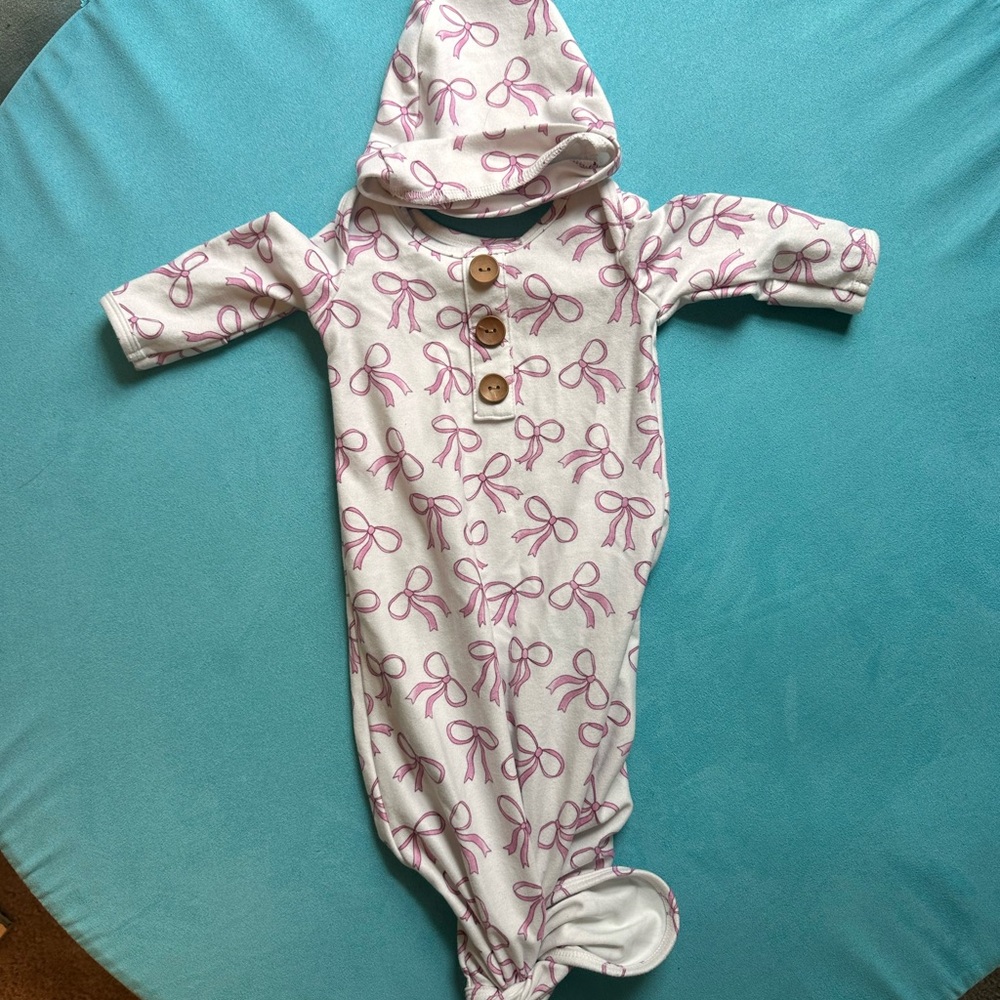 Caden Lane White Hooded Knotted Gown with Pink Bow Print